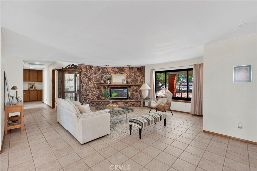 16326 Eucalyptus Street Property Photo 6