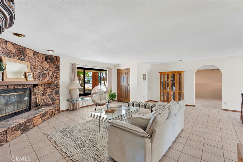 16326 Eucalyptus Street Property Photo 7