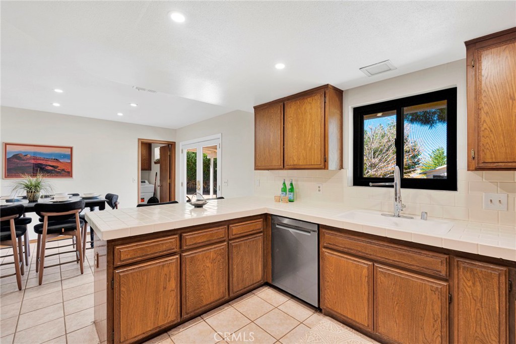 16326 Eucalyptus Street Property Photo 12