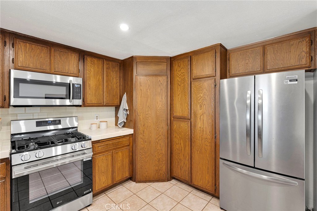 16326 Eucalyptus Street Property Photo 14