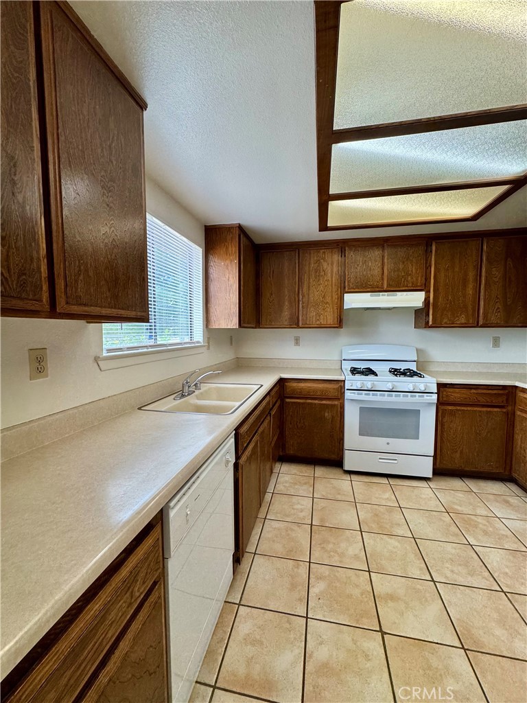 13839 Burning Tree Drive Property Photo 9