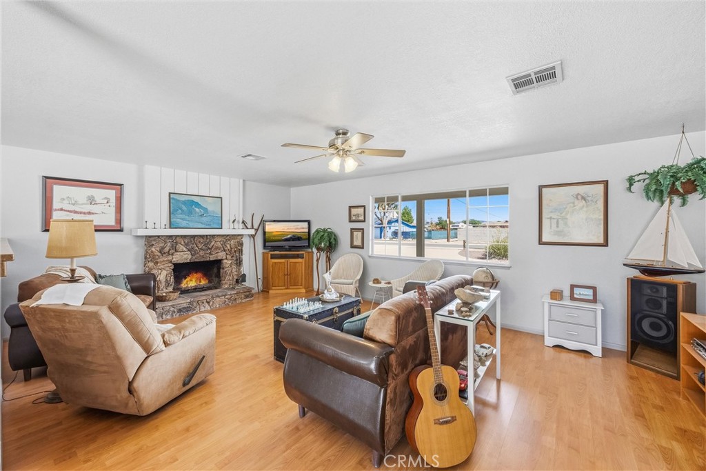 14204 Crow Road Property Photo 5