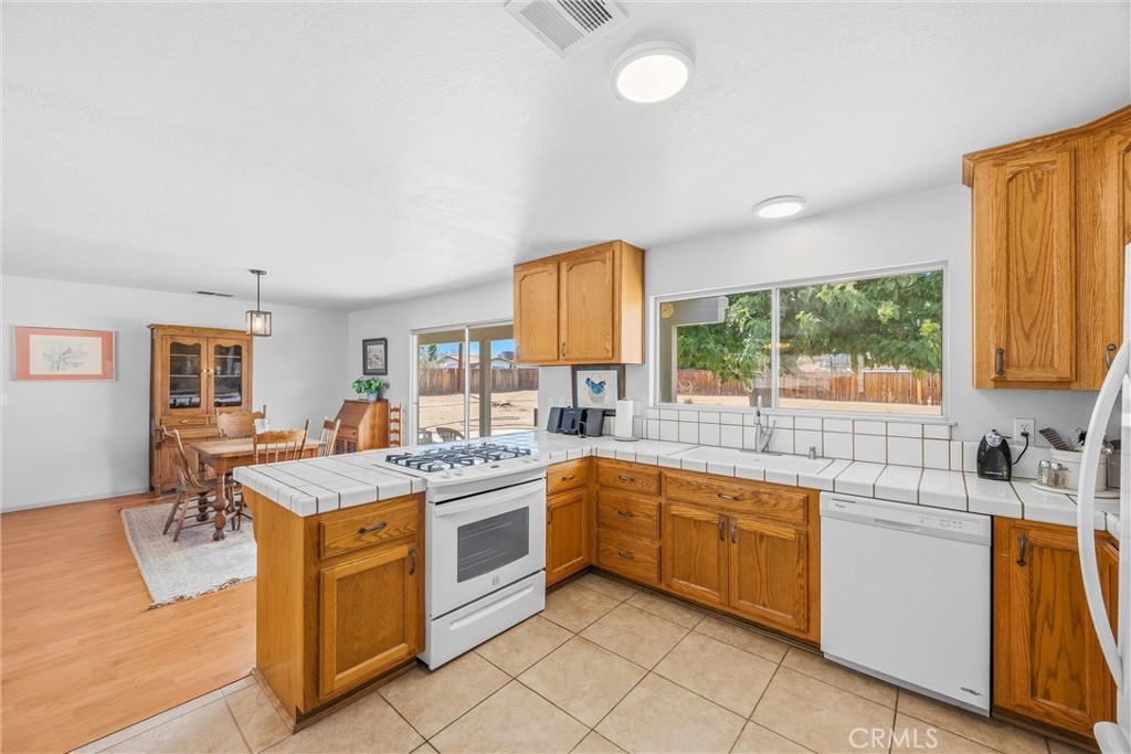 14204 Crow Road Property Photo 10