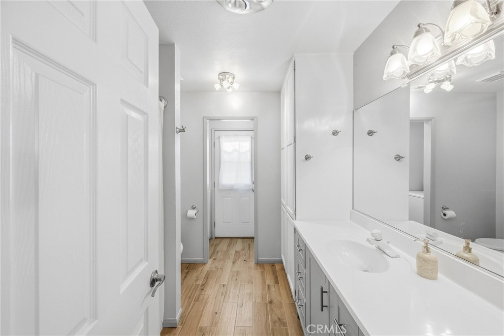 14204 Crow Road Property Photo 12