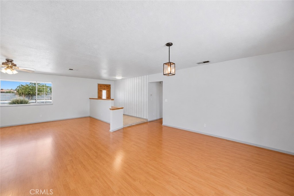 14204 Crow Road Property Photo 4