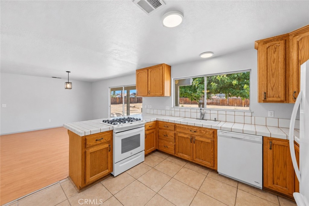 14204 Crow Road Property Photo 6