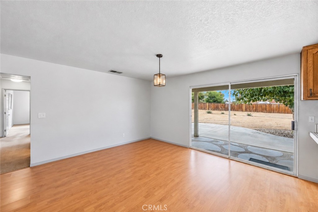 14204 Crow Road Property Photo 10