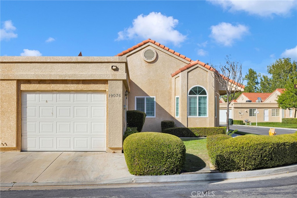 19076 Primrose Property Photo 3
