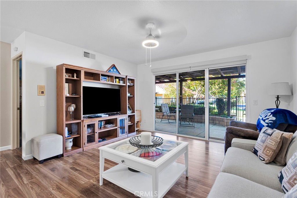 19076 Primrose Property Photo 7