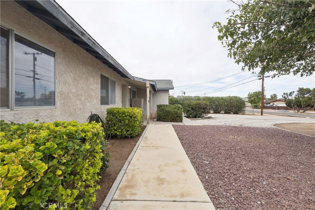 17969 Yucca Property Photo 2