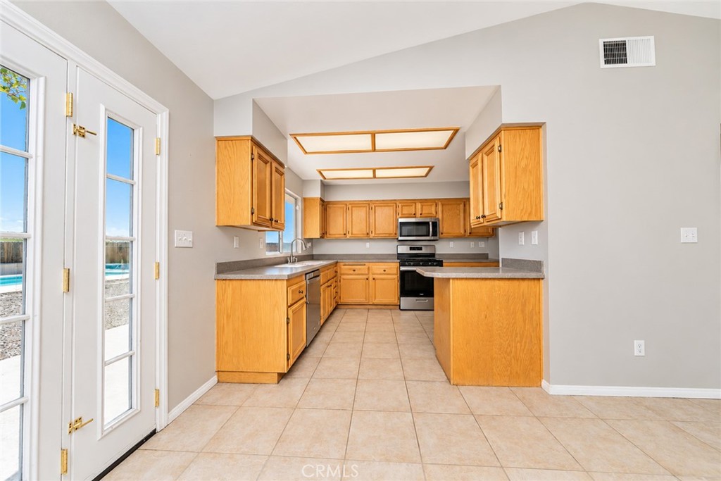 16213 Lake Shore Property Photo 12