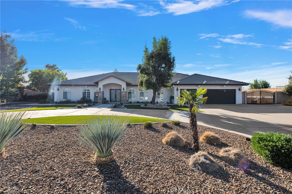 6980 Oak View Court Property Photo 2