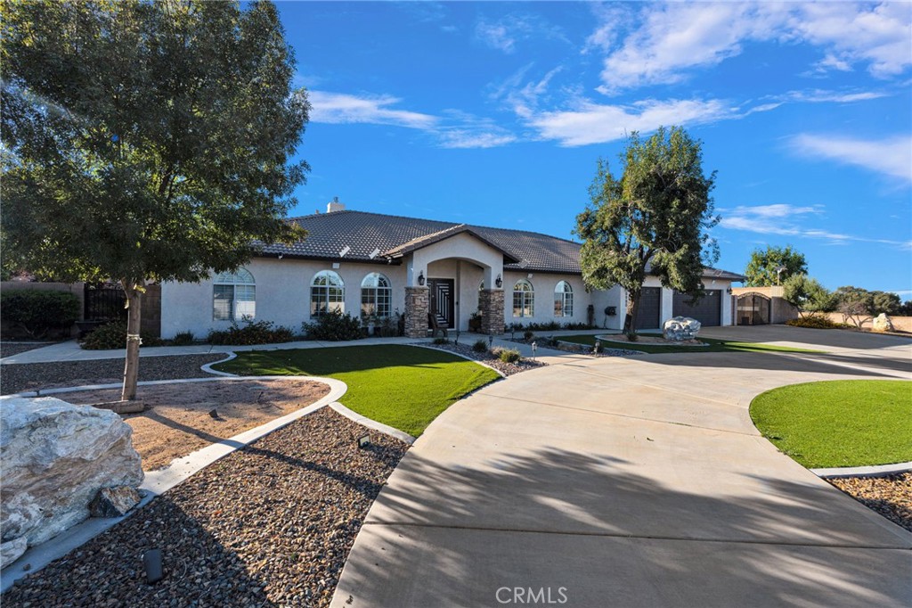 6980 Oak View Court Property Photo 3
