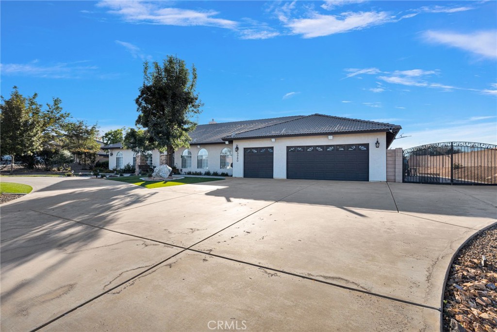 6980 Oak View Court Property Photo 4