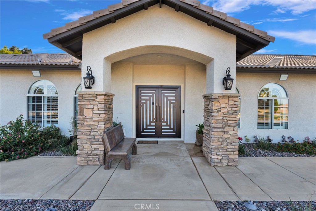 6980 Oak View Court Property Photo 5