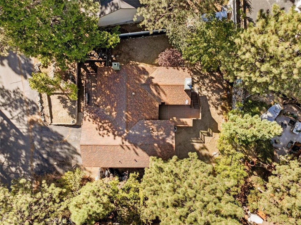 570 Lark Property Photo 4