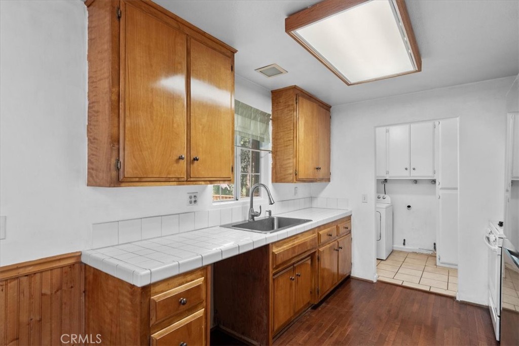 570 Lark Property Photo 16