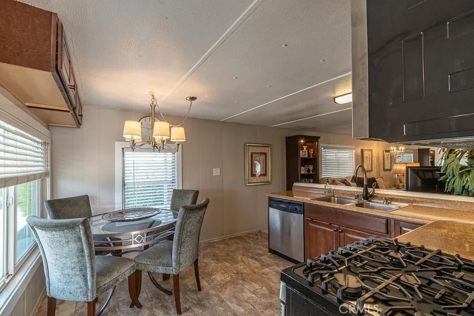 33250 Laura Property Photo 5