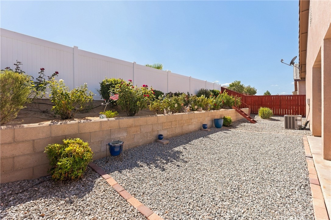 16711 Silica Property Photo 21