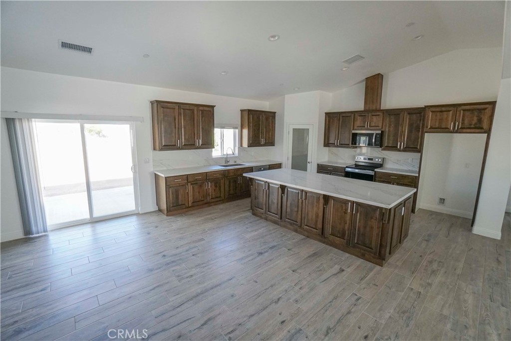 8106 Peach Avenue Property Photo 9