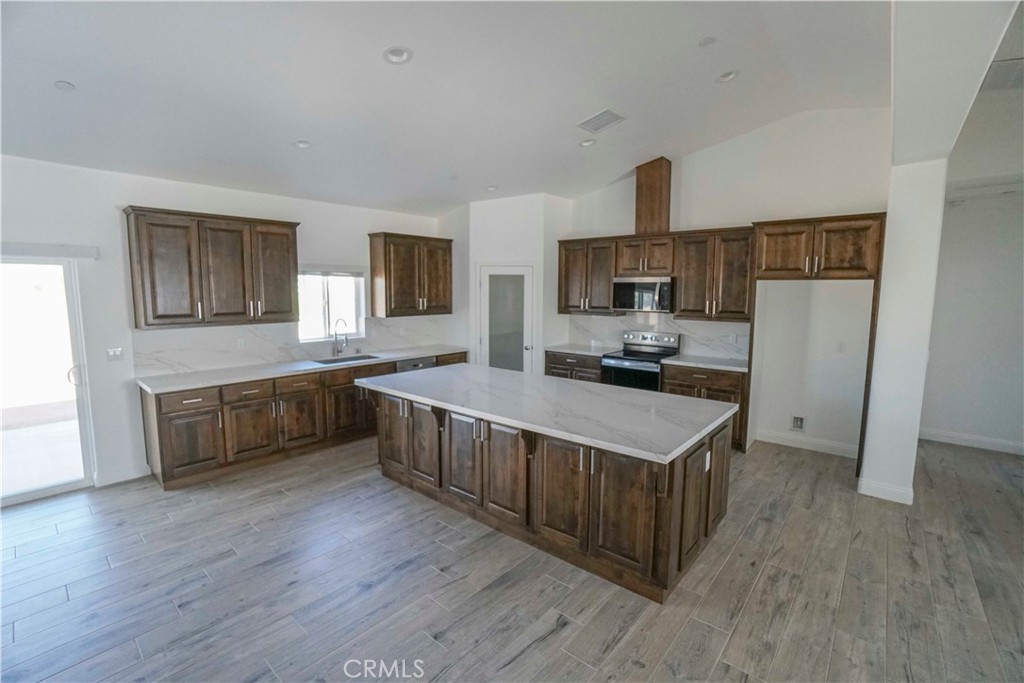 8106 Peach Avenue Property Photo 10