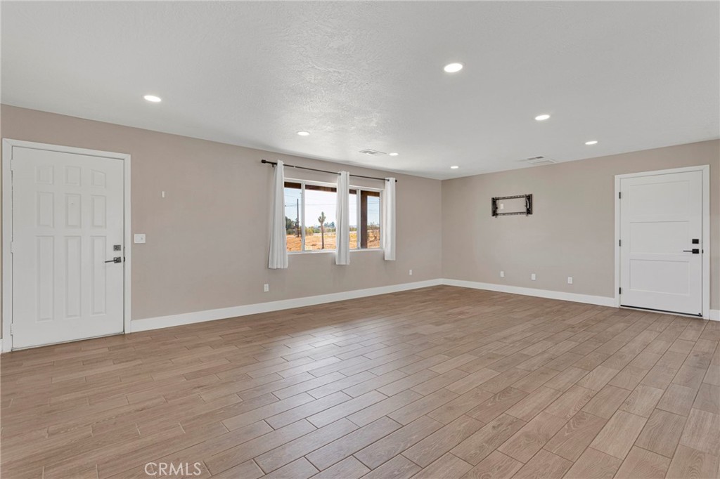 18738 Lemon Street Property Photo 4