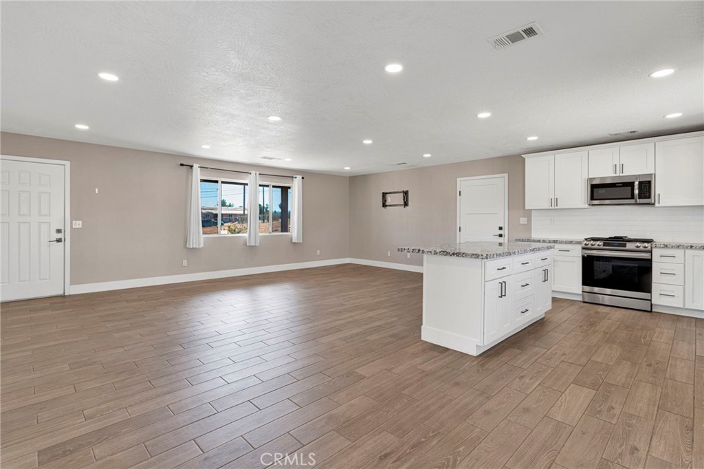 18738 Lemon Street Property Photo 5