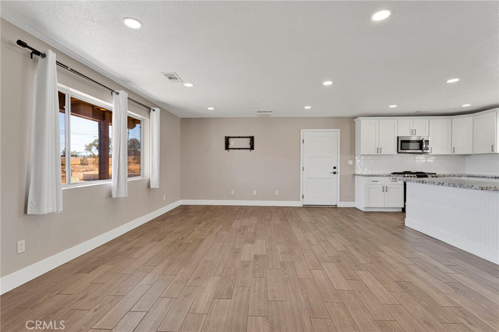 18738 Lemon Street Property Photo 6