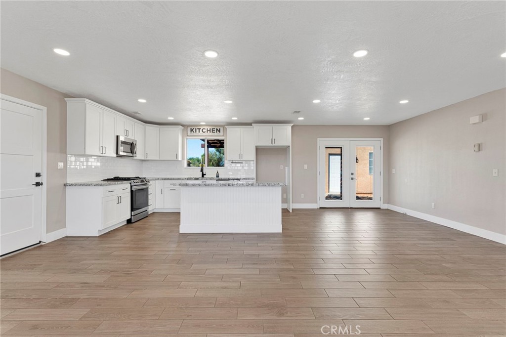 18738 Lemon Street Property Photo 7