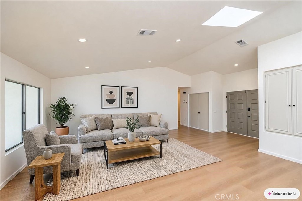 12415 5th Avenue Property Photo 4