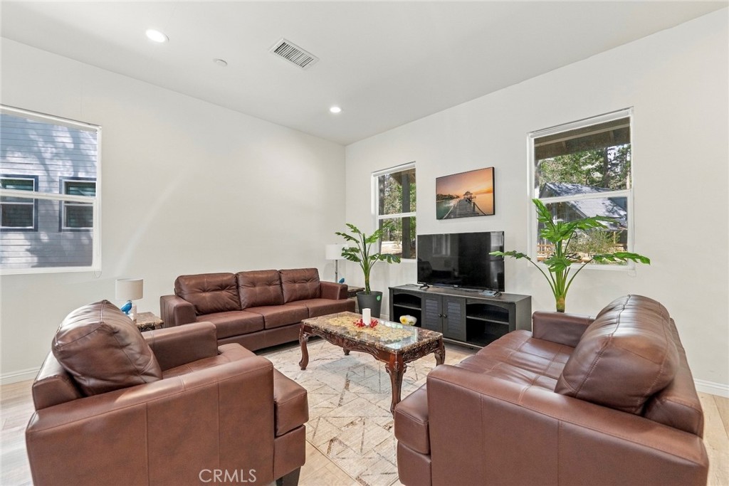 2600 Whispering Pines Drive Property Photo 8