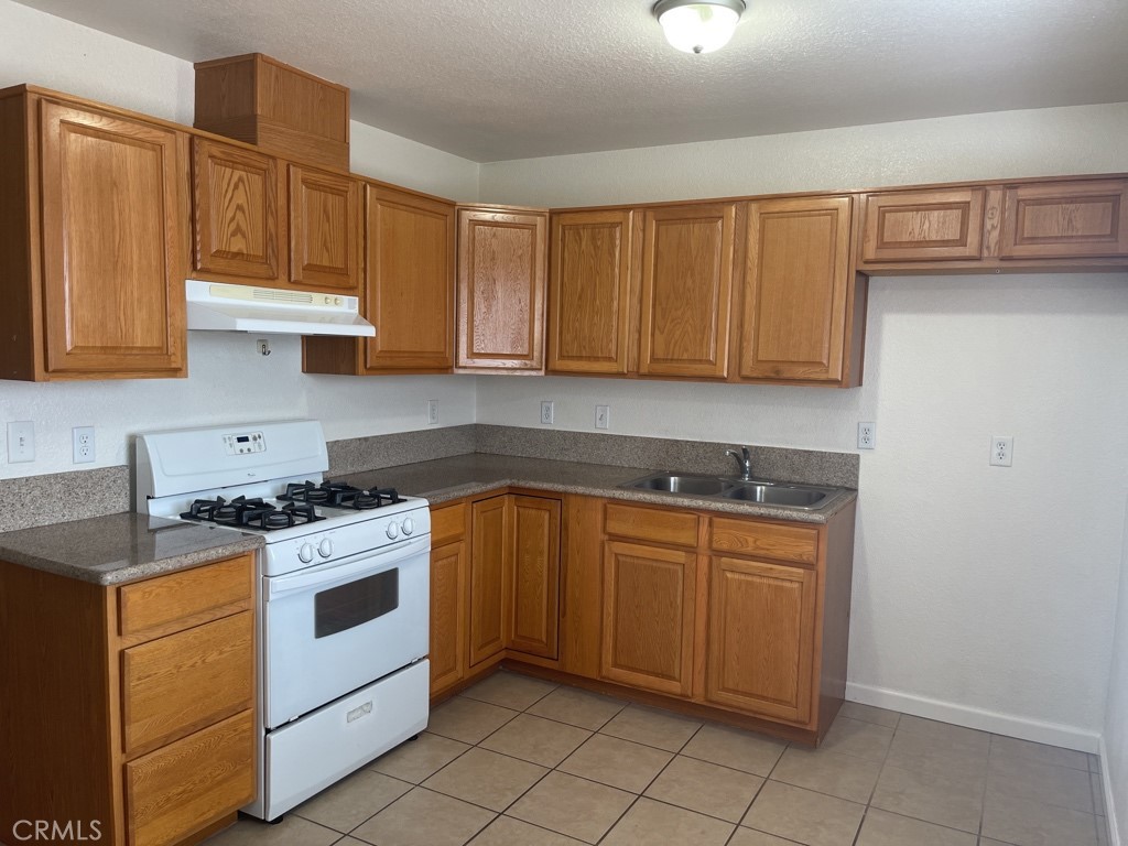 16784 Sultana Street 8 Property Photo 8