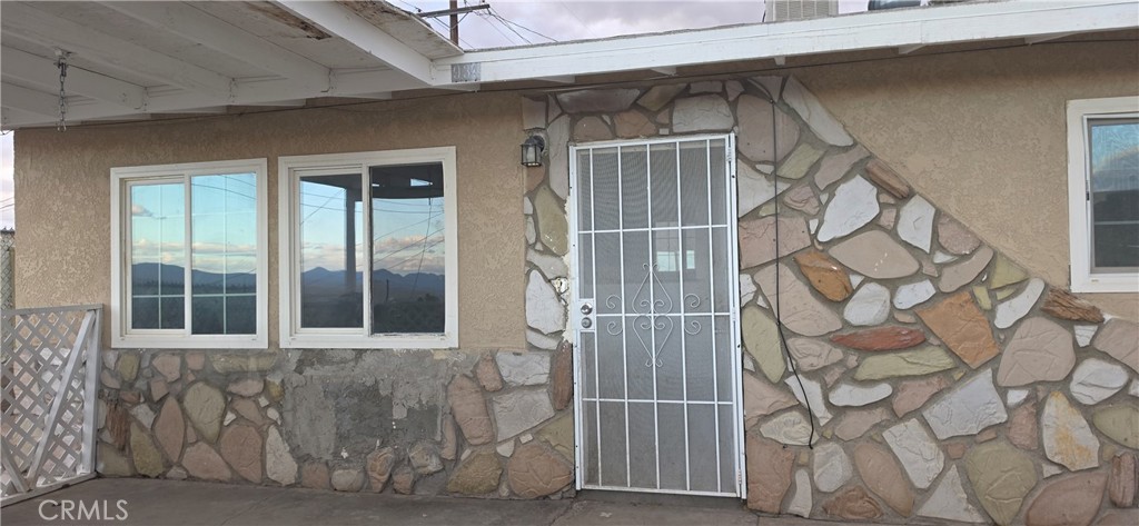 934 E Navajo Street Property Photo 2