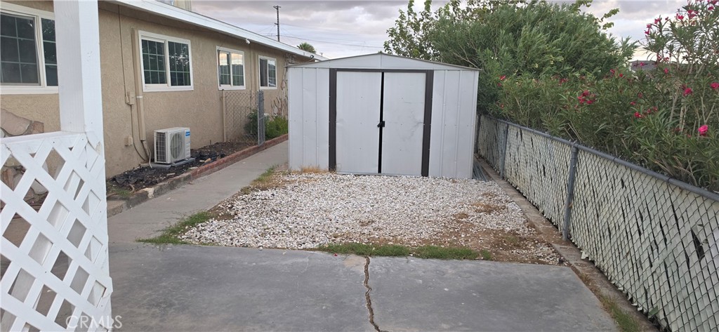 934 E Navajo Street Property Photo 9