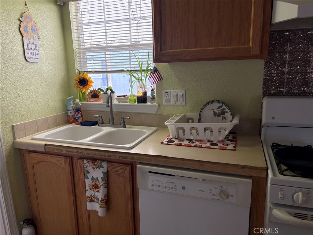 20843 Waalew Rd 100 Property Photo 8
