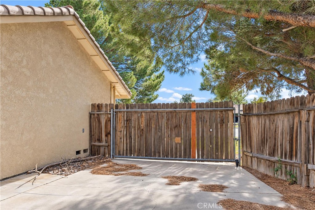 11456 Low Chaparral Property Photo 3