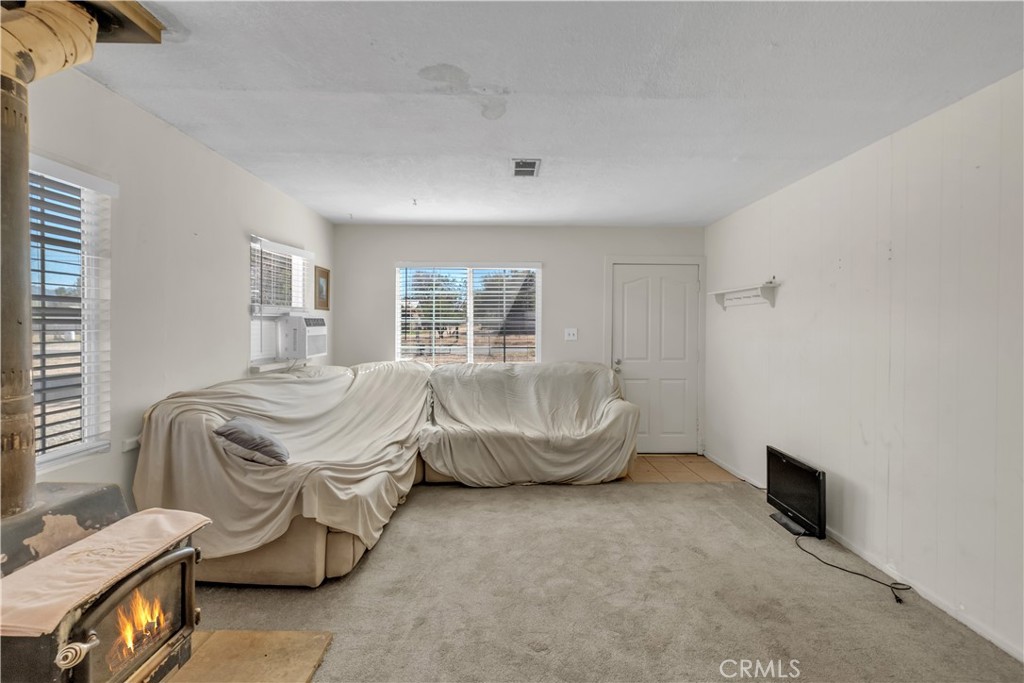 15594 Mission Property Photo 8