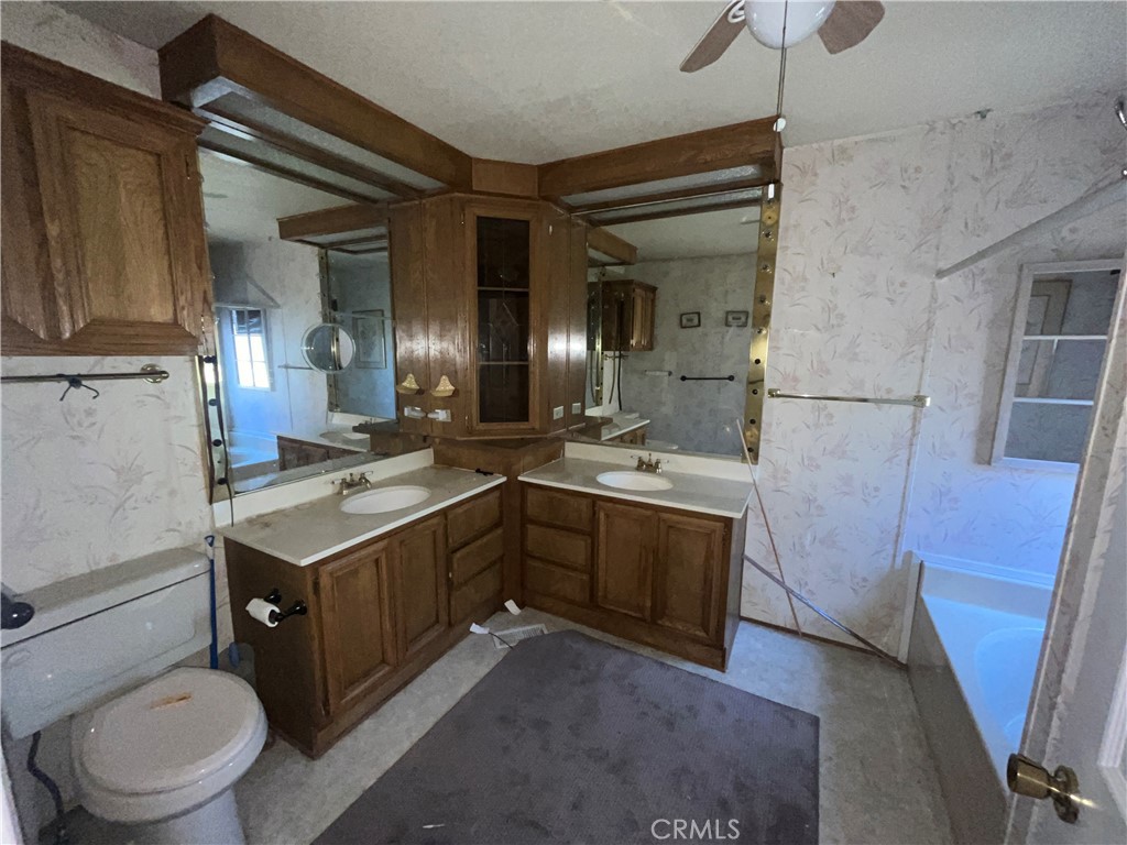 24600 Mountain Avenue 119 Property Photo 8