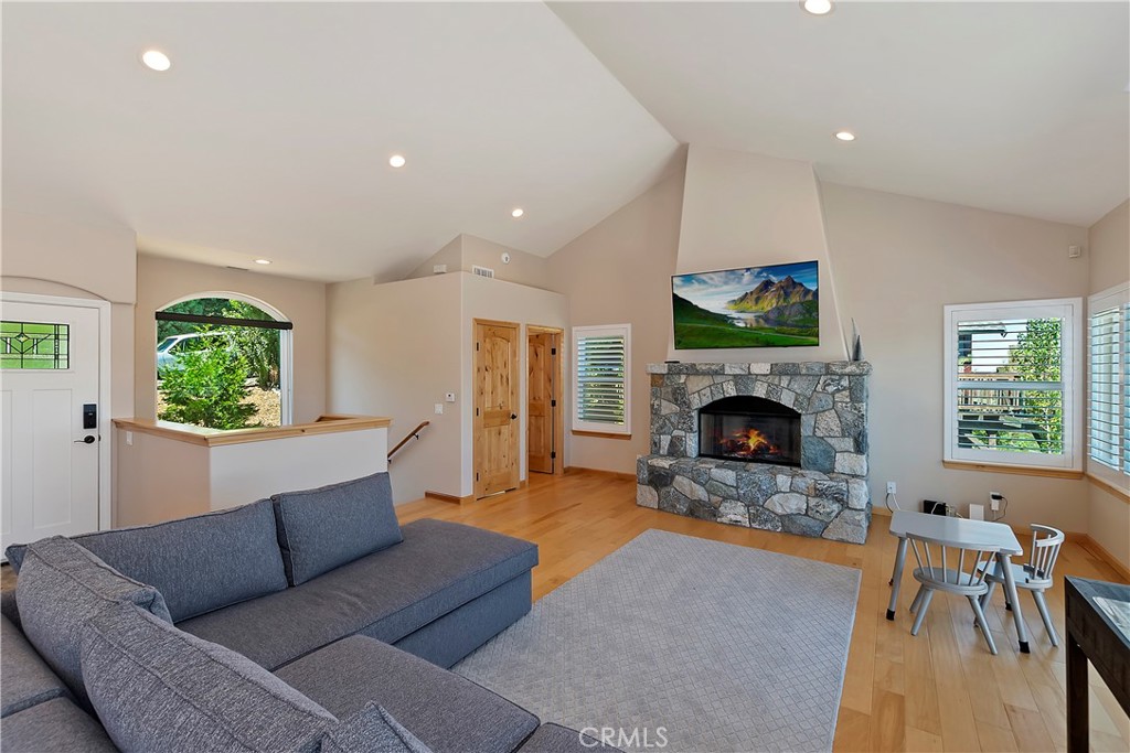 1015 Marin Lane Property Photo 2