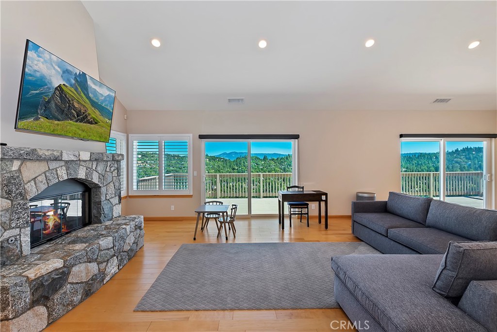1015 Marin Lane Property Photo 3