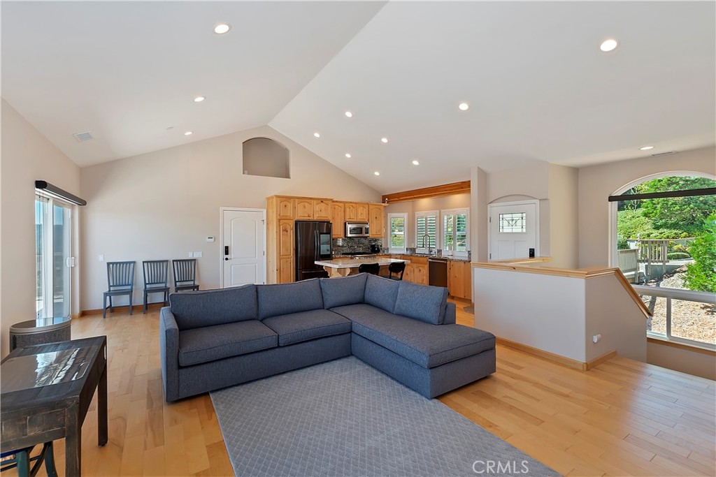 1015 Marin Lane Property Photo 4