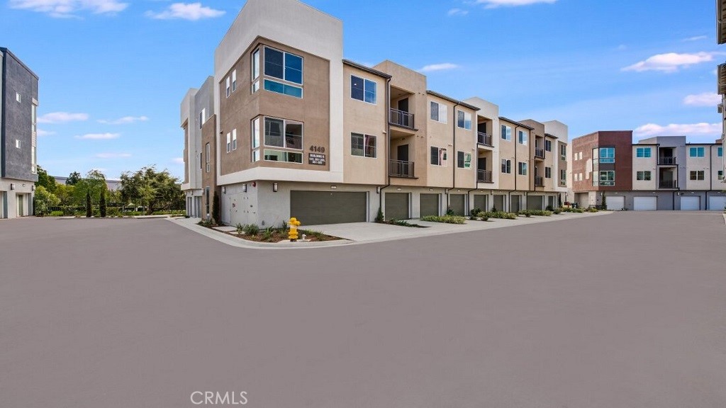4149 E Circle Paseo 301 Property Photo 2