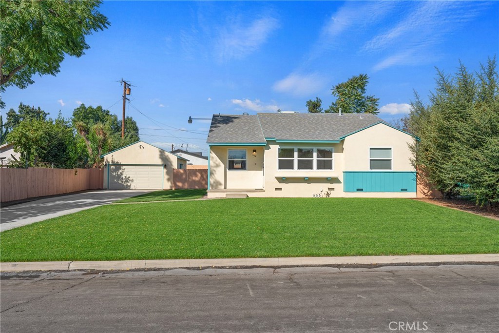 848 N Clifford Avenue Property Photo 3