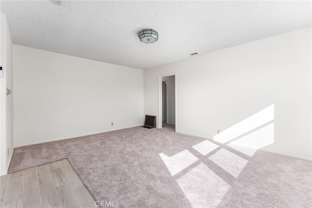 848 N Clifford Avenue Property Photo 7