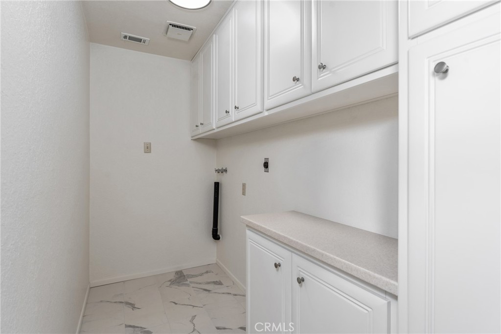 848 N Clifford Avenue Property Photo 18
