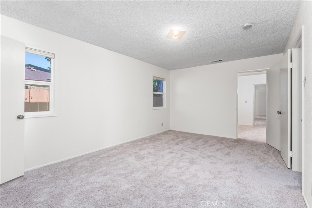 848 N Clifford Avenue Property Photo 27