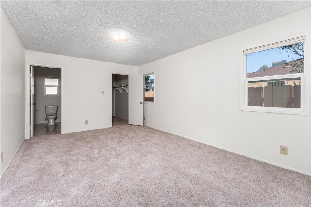 848 N Clifford Avenue Property Photo 28