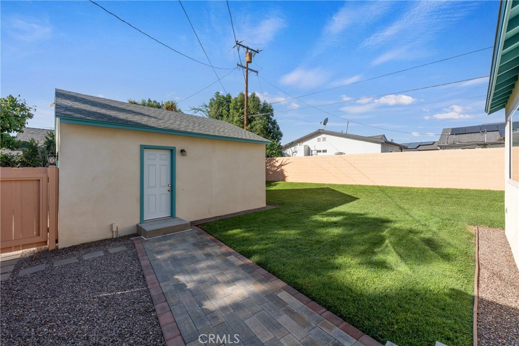 848 N Clifford Avenue Property Photo 31
