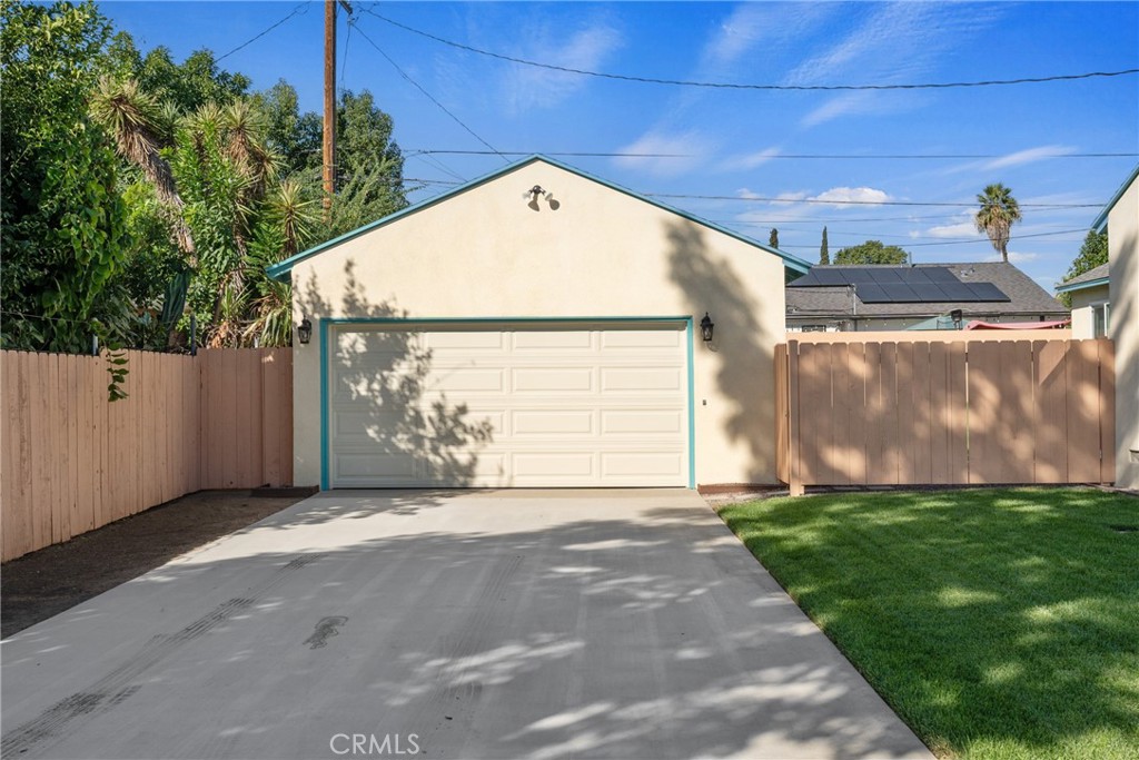 848 N Clifford Avenue Property Photo 35