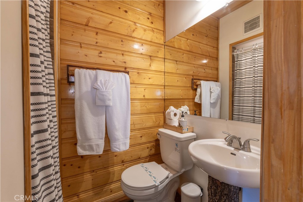 796 Silver Tip Drive Property Photo 12